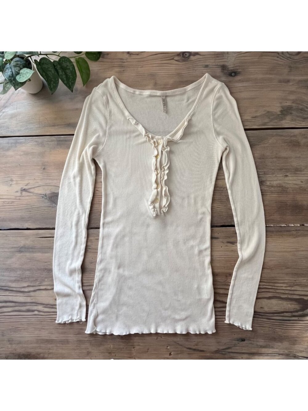 Old Navy Henley Top Womens M Cream Round Neck Ruffle Ribbed Fitted Y2K